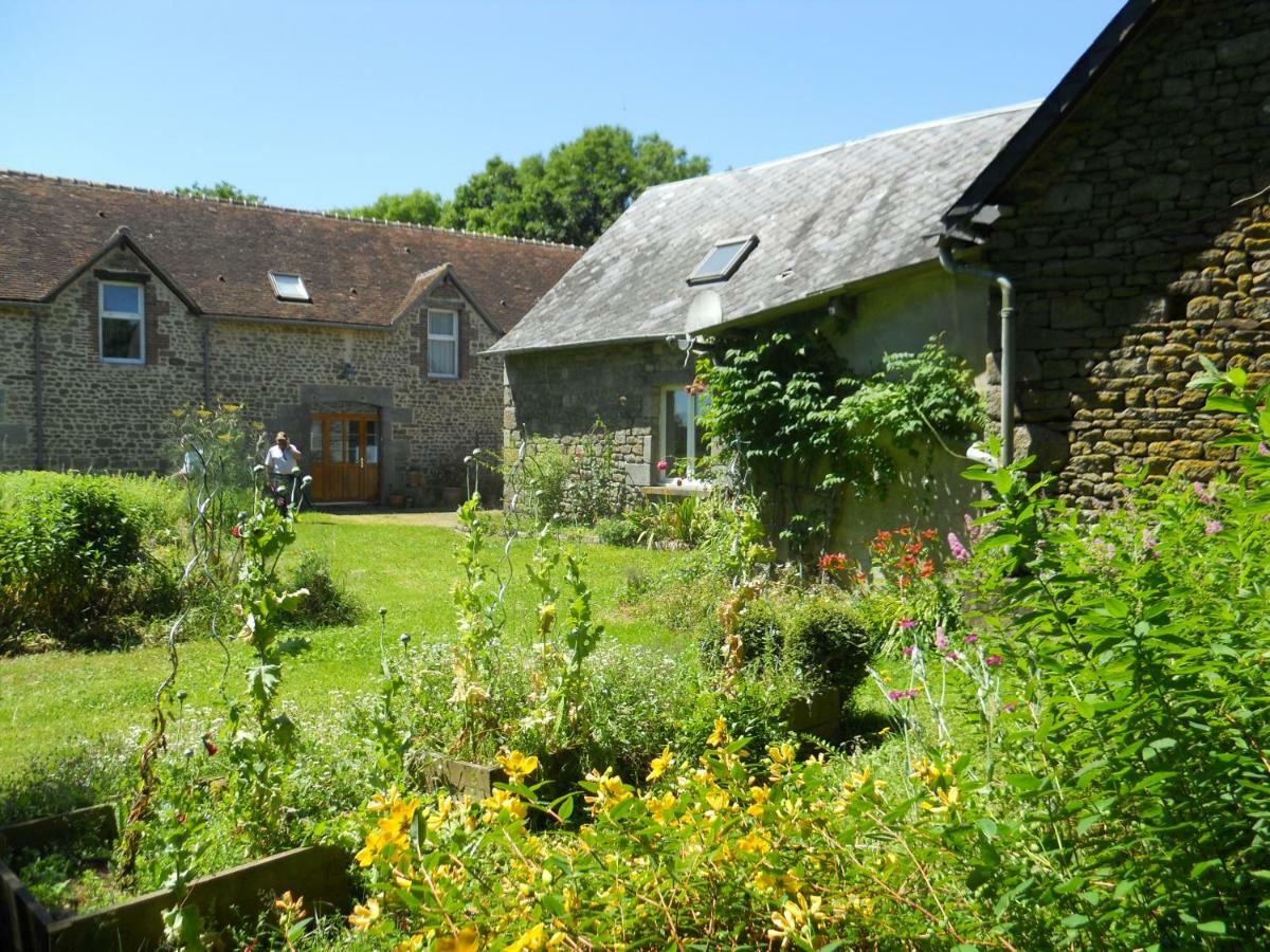 Bed and Breakfast Haras De La Croix D'Argent Saint-Sauveur-de-Carrouges Exterior foto